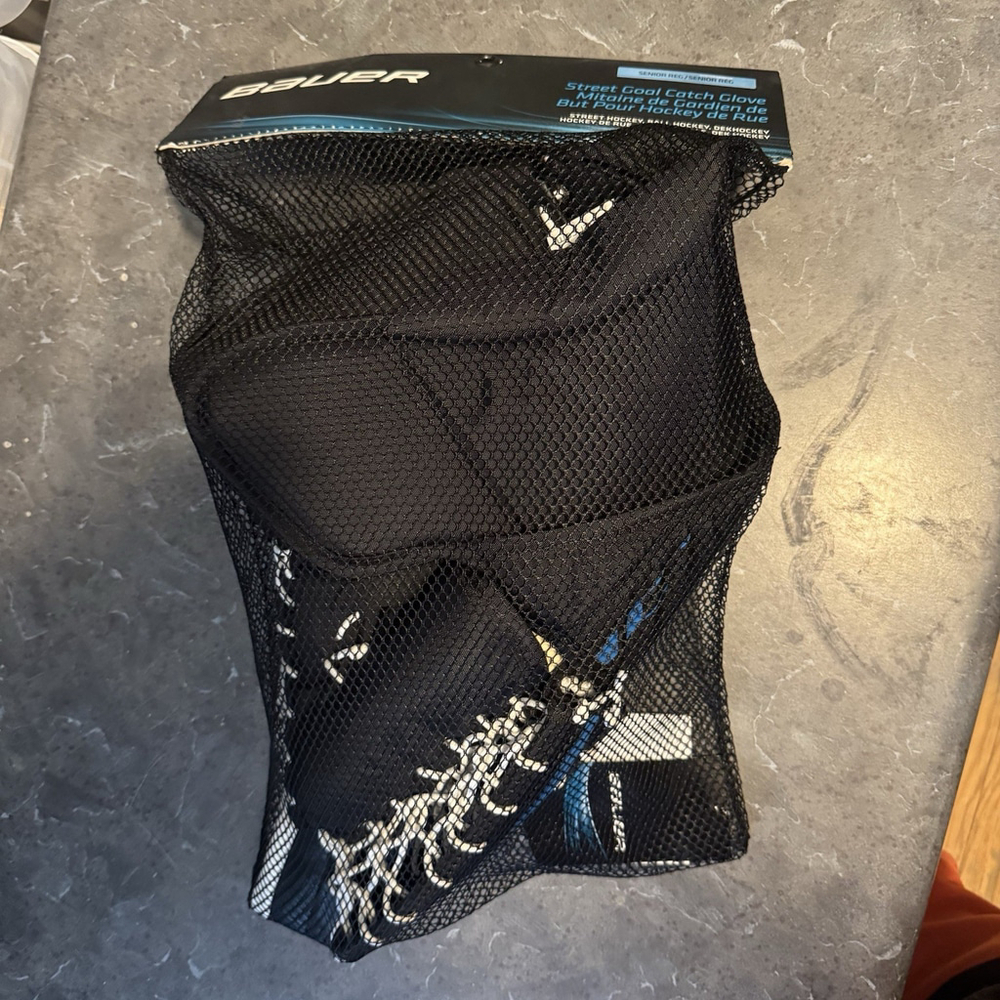 NWT Bauer Street Goal Catch Glove L/H Senior/REG Ball/Street Hockey. 1046678.